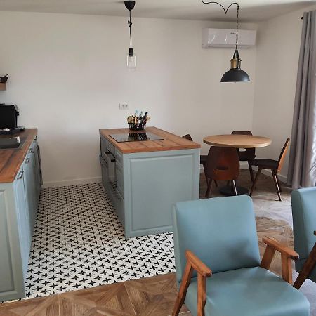 Apartments Krista Медвея Екстериор снимка