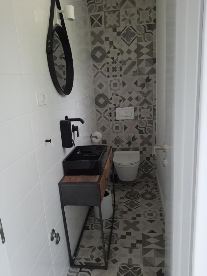 Apartments Krista Медвея Екстериор снимка