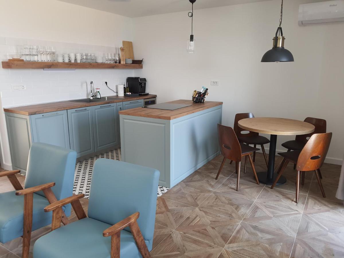 Apartments Krista Медвея Екстериор снимка