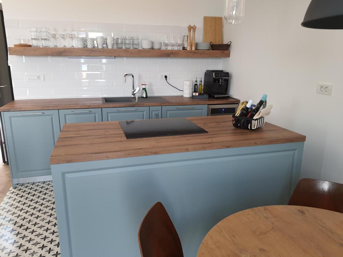 Apartments Krista Медвея Екстериор снимка
