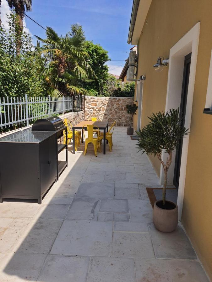 Apartments Krista Медвея Екстериор снимка