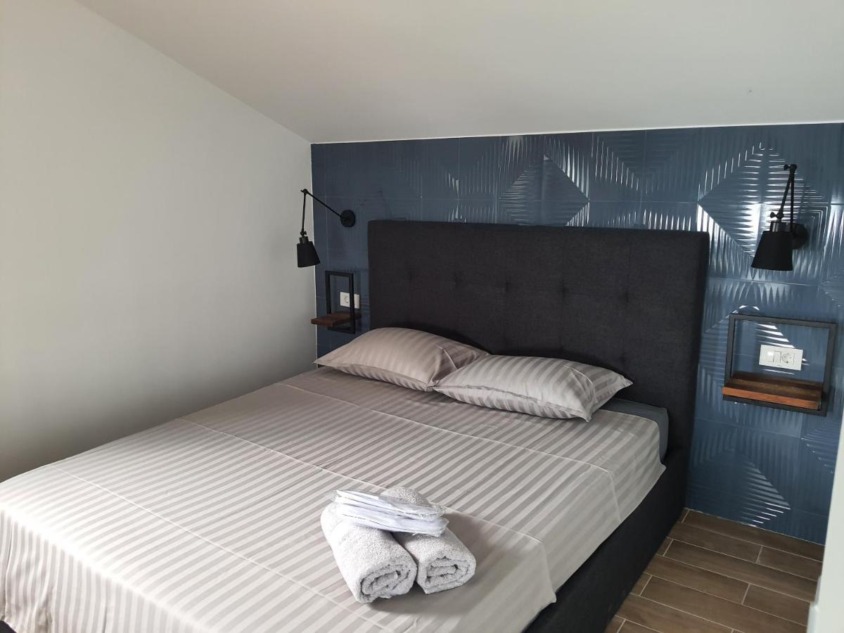 Apartments Krista Медвея Екстериор снимка