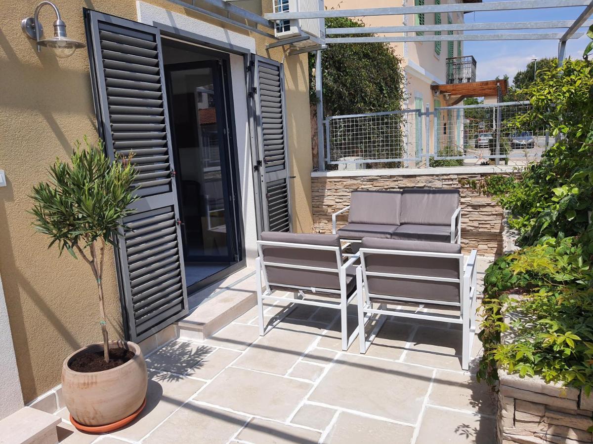 Apartments Krista Медвея Екстериор снимка