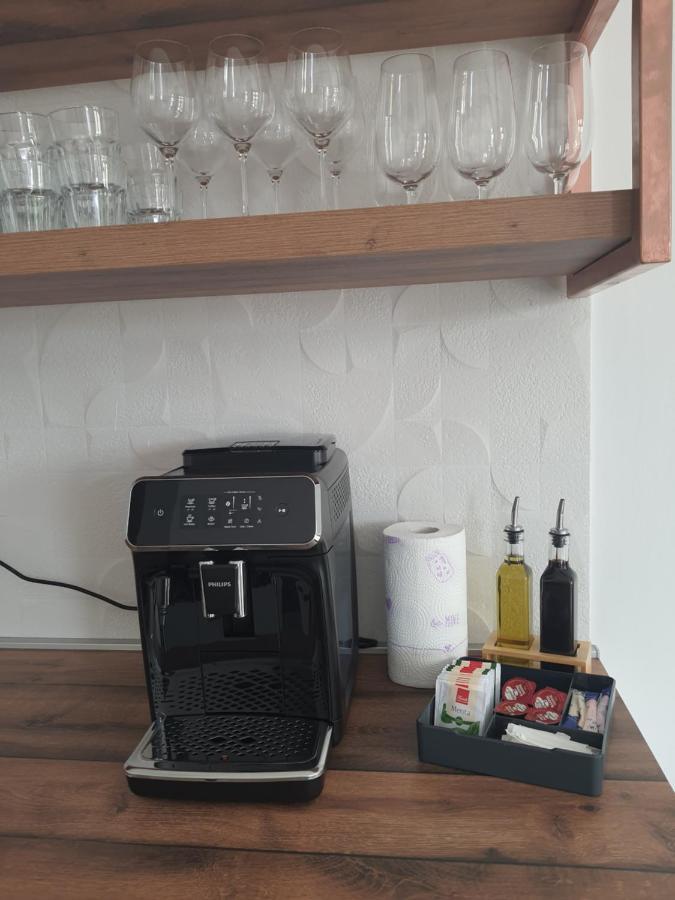 Apartments Krista Медвея Екстериор снимка