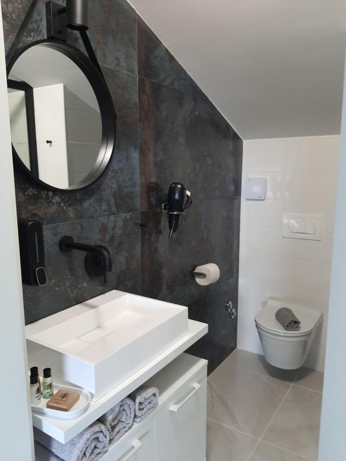 Apartments Krista Медвея Екстериор снимка
