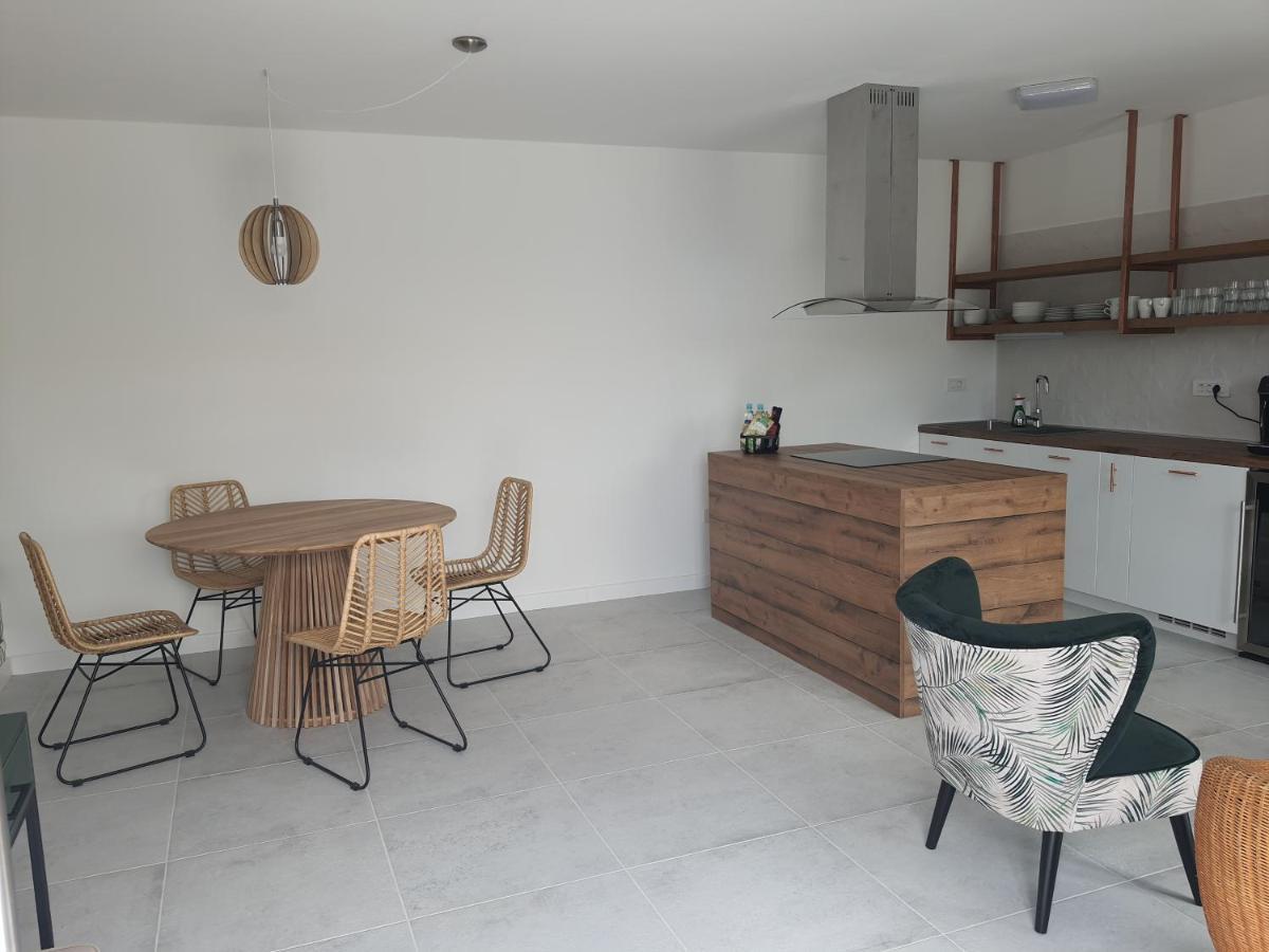 Apartments Krista Медвея Екстериор снимка