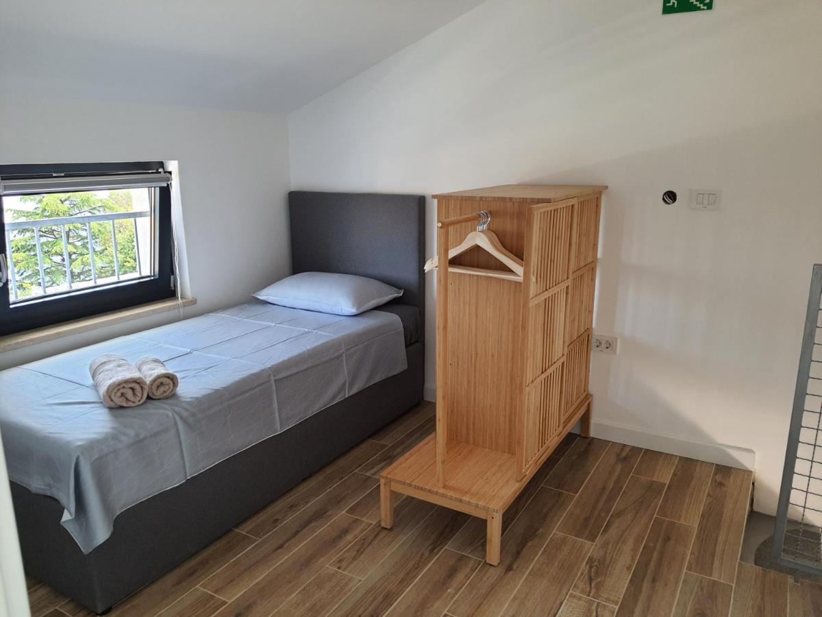 Apartments Krista Медвея Екстериор снимка
