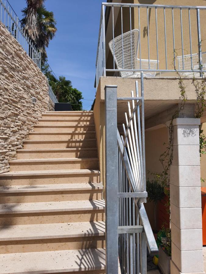 Apartments Krista Медвея Екстериор снимка