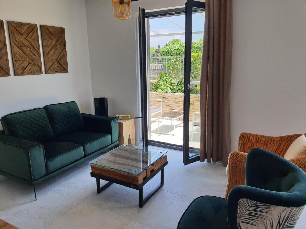 Apartments Krista Медвея Екстериор снимка