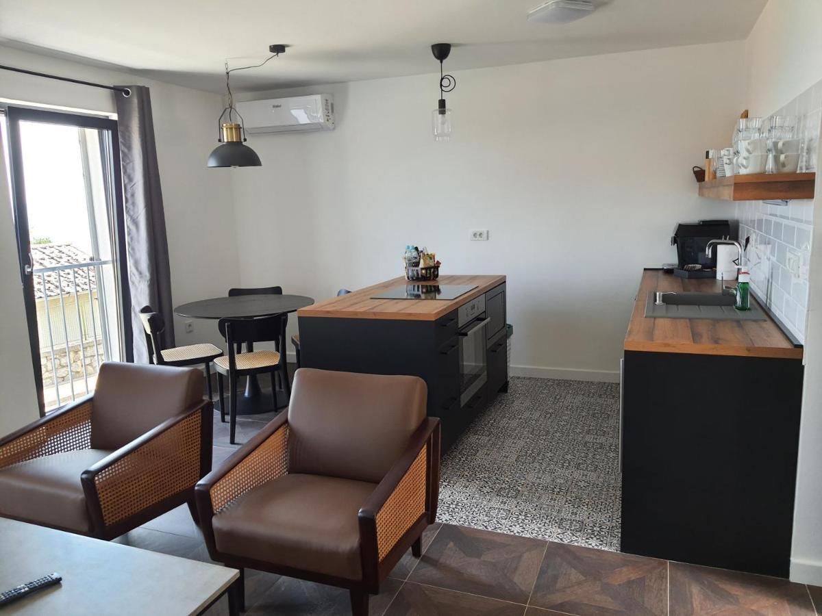 Apartments Krista Медвея Екстериор снимка
