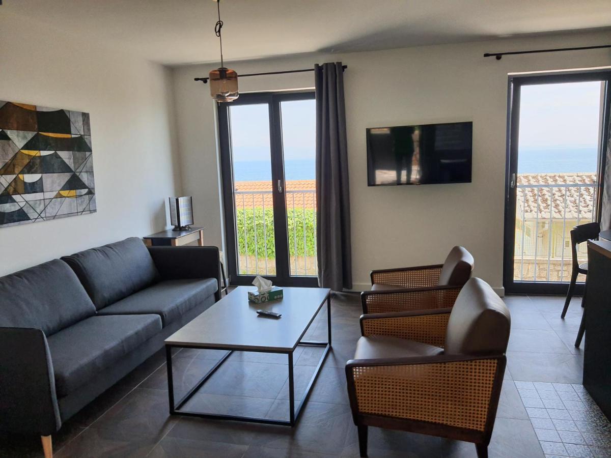 Apartments Krista Медвея Екстериор снимка
