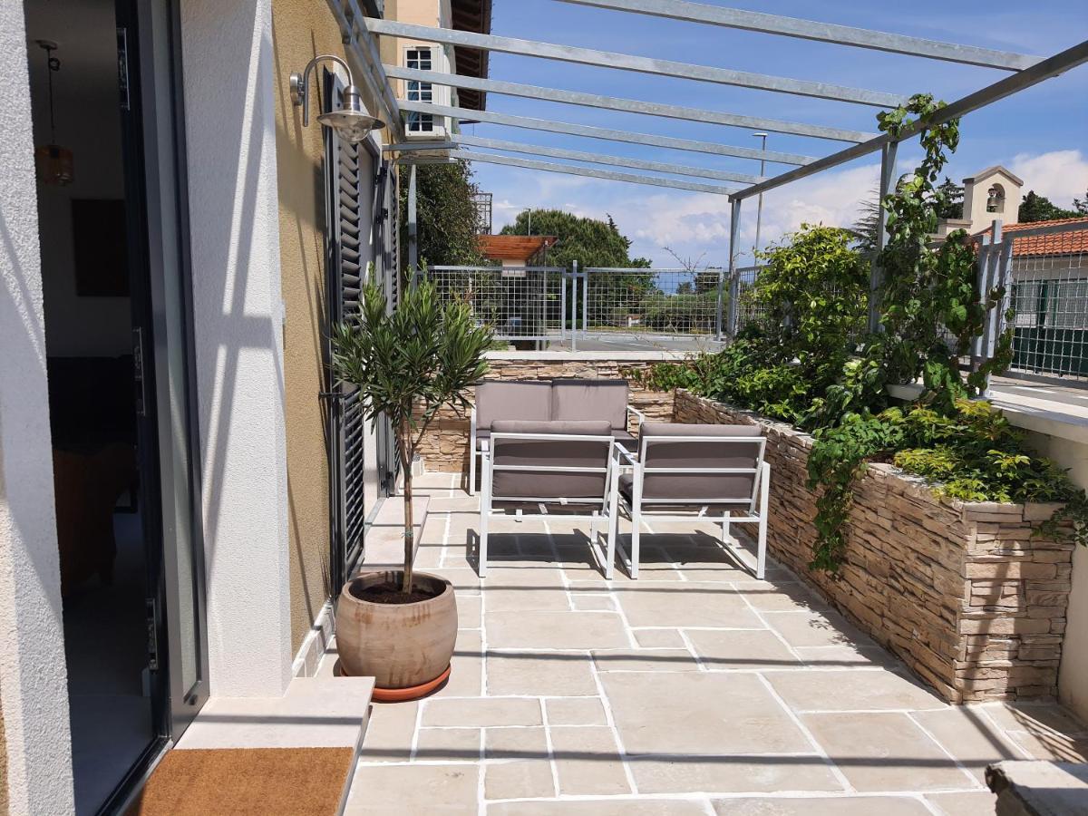 Apartments Krista Медвея Екстериор снимка