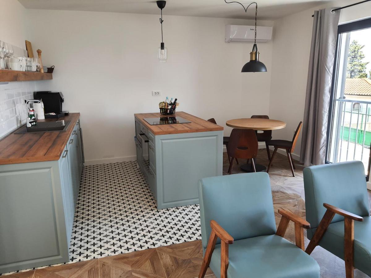 Apartments Krista Медвея Екстериор снимка